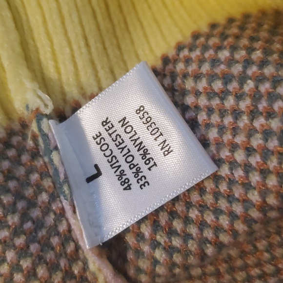 Yellow and pink daisy flower print polo style long sleeve sweater size large new - Picture 10 of 10